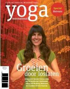 Omslag van Yoga International van 